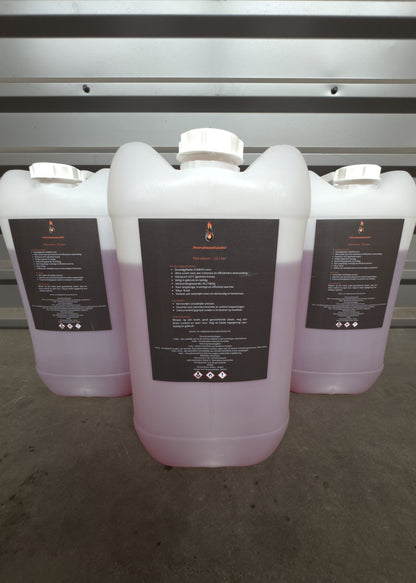 PetroleumHandel | Petroleum Den Helder - Hoogwaardige C Rood Petroleum. Foto van 3 vaten gevuld met petroleum, beplakt met onze label. 